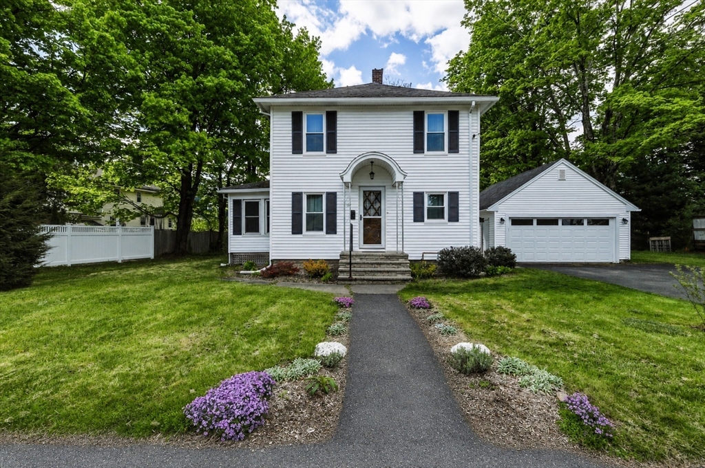 197 Bridge Road, Northampton, Massachusetts, 2 Bedrooms Bedrooms, 6 Rooms Rooms,2 BathroomsBathrooms,Residential,For Sale,Bridge Road,73515891