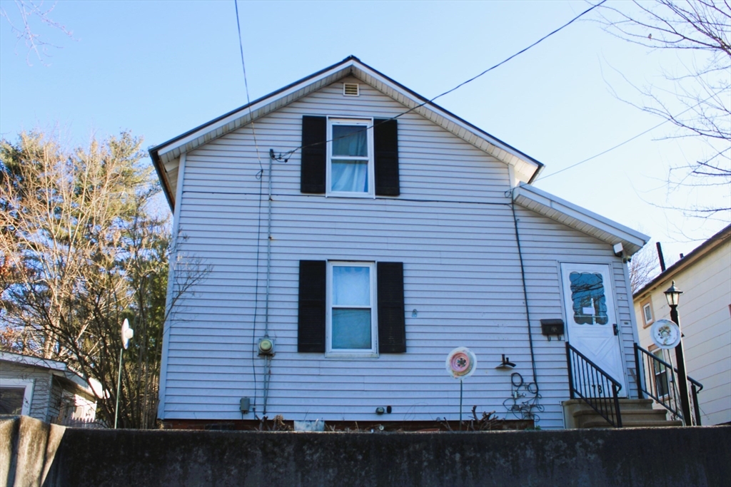 73 Washington St, Greenfield, Massachusetts, 2 Bedrooms Bedrooms, 4 Rooms Rooms,1 BathroomBathrooms,Residential,For Sale,Washington St,73454603