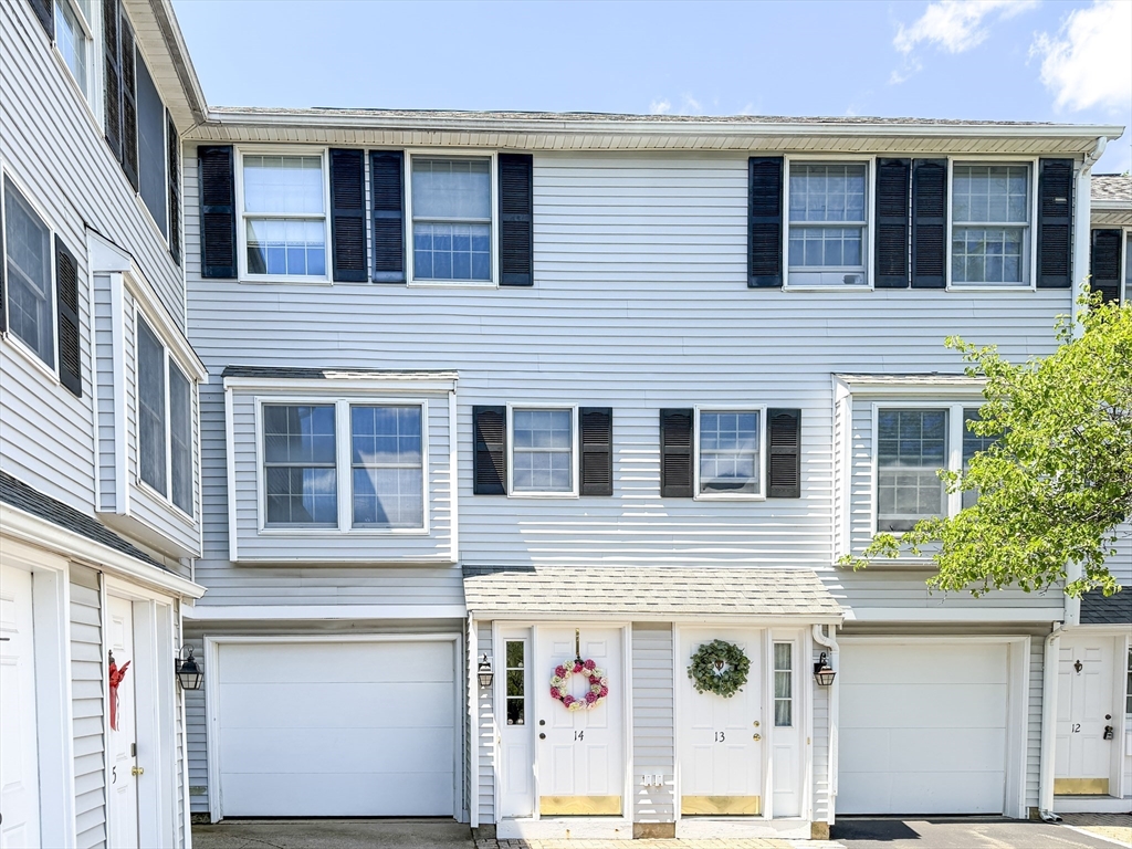 14 Fallon Court, Quincy, Massachusetts, 2 Bedrooms Bedrooms, 5 Rooms Rooms,1.5 BathroomsBathrooms,Residential,For Sale,Fallon Court,73522090