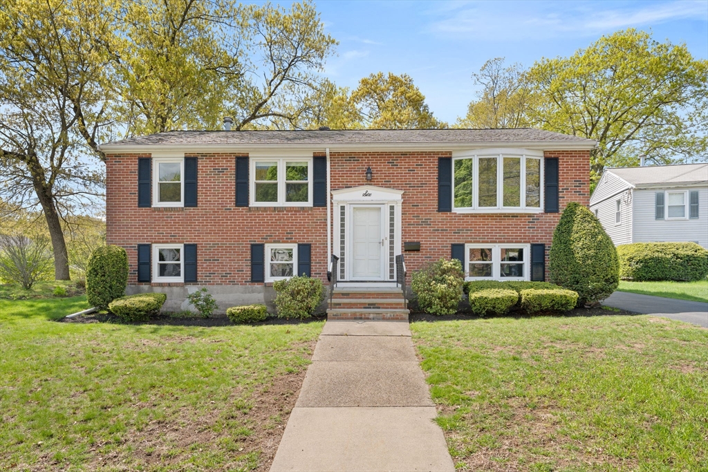 6 Cedarcrest Terrace, Boston, Massachusetts, 3 Bedrooms Bedrooms, 7 Rooms Rooms,2 BathroomsBathrooms,Residential,For Sale,Cedarcrest Terrace,73517973