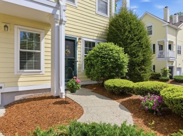 812 Gazebo Circle, Reading, Massachusetts, 2 Bedrooms Bedrooms, 5 Rooms Rooms,2 BathroomsBathrooms,Residential,For Sale,Gazebo Circle,73524649