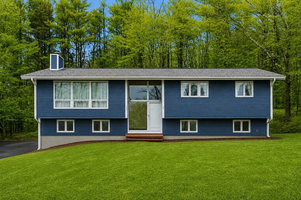 221 Whitcomb Avenue, Littleton, Massachusetts, 3 Bedrooms Bedrooms, 6 Rooms Rooms,2 BathroomsBathrooms,Residential,For Sale,Whitcomb Avenue,73494807