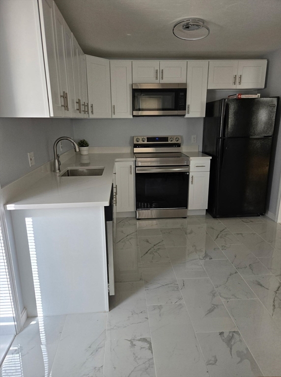 239 Hillberg Ave, Brockton, Massachusetts, 3 Bedrooms Bedrooms, 6 Rooms Rooms,1 BathroomBathrooms,Residential Lease,For Rent,Hillberg Ave,73543037