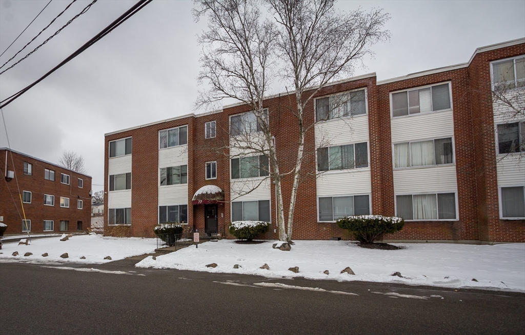 77 Colonel Bell Dr, Brockton, Massachusetts, 3 Bedrooms Bedrooms, 6 Rooms Rooms,1.5 BathroomsBathrooms,Residential,For Sale,Colonel Bell Dr,73499179