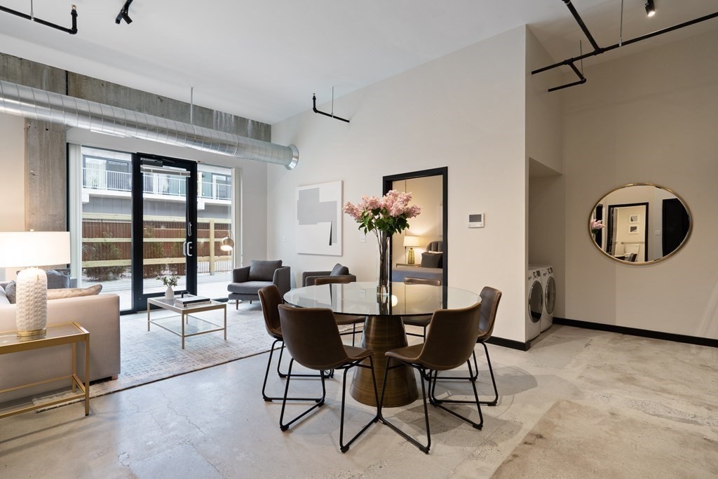 1060 Broadway, Somerville, Massachusetts, 2 Bedrooms Bedrooms, 4 Rooms Rooms,1 BathroomBathrooms,Residential Lease,For Rent,Broadway,73543113