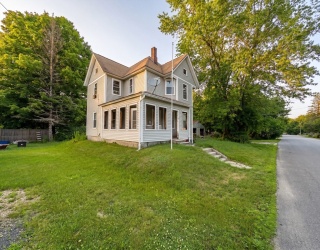 15 Blodgett Street, Orange, Massachusetts, 4 Bedrooms Bedrooms, 10 Rooms Rooms,2 BathroomsBathrooms,Residential Income,For Sale,Blodgett Street,73543125