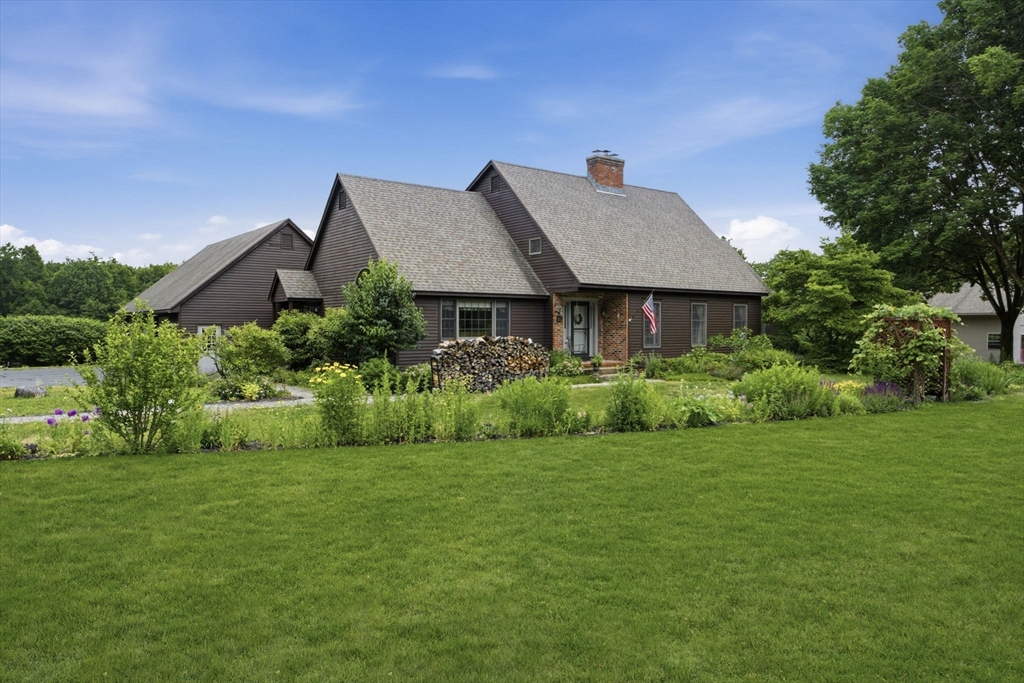 51 Coleman Road, Southampton, Massachusetts, 4 Bedrooms Bedrooms, 9 Rooms Rooms,2.5 BathroomsBathrooms,Residential,For Sale,Coleman Road,73543080