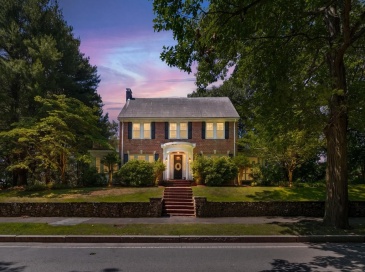 114 South Border Road, Medford, Massachusetts, 5 Bedrooms Bedrooms, 9 Rooms Rooms,3 BathroomsBathrooms,Residential,For Sale,South Border Road,73543083