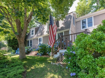 537 W Falmouth Hwy, Falmouth, Massachusetts, 3 Bedrooms Bedrooms, 7 Rooms Rooms,2.5 BathroomsBathrooms,Residential,For Sale,W Falmouth Hwy,73487046