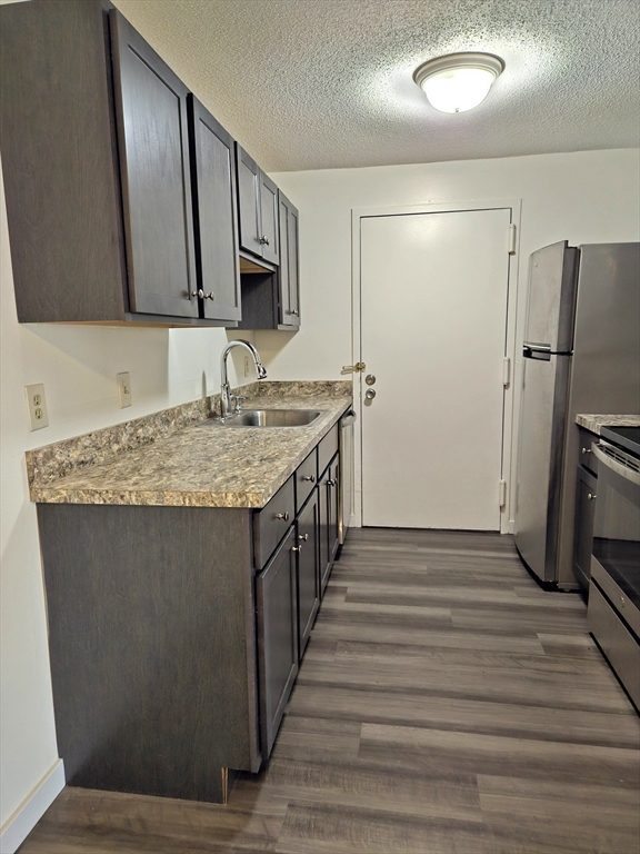 4 Village Rock Ln, Natick, Massachusetts, 1 Bedroom Bedrooms, 4 Rooms Rooms,1 BathroomBathrooms,Residential Lease,For Rent,Village Rock Ln,73543088
