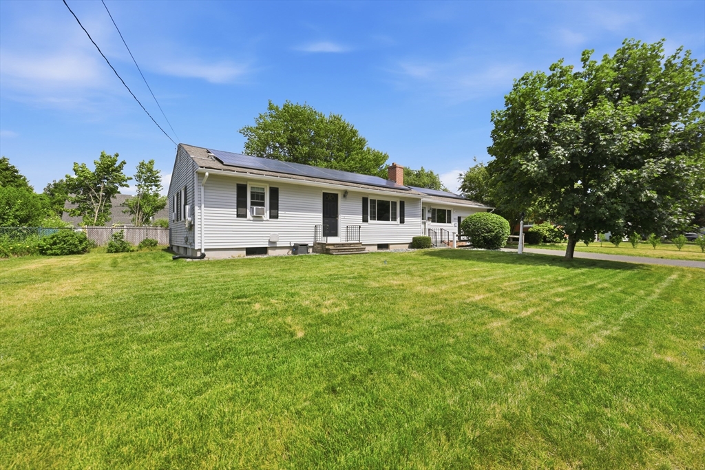 36 Homestretch Dr, Ludlow, Massachusetts, 2 Bedrooms Bedrooms, 5 Rooms Rooms,1 BathroomBathrooms,Residential,For Sale,Homestretch Dr,73543160