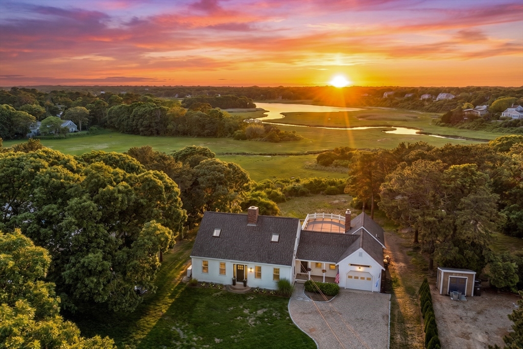 26 Hardings Beach Rd, Chatham, Massachusetts, 4 Bedrooms Bedrooms, 8 Rooms Rooms,3.5 BathroomsBathrooms,Residential,For Sale,Hardings Beach Rd,73543162