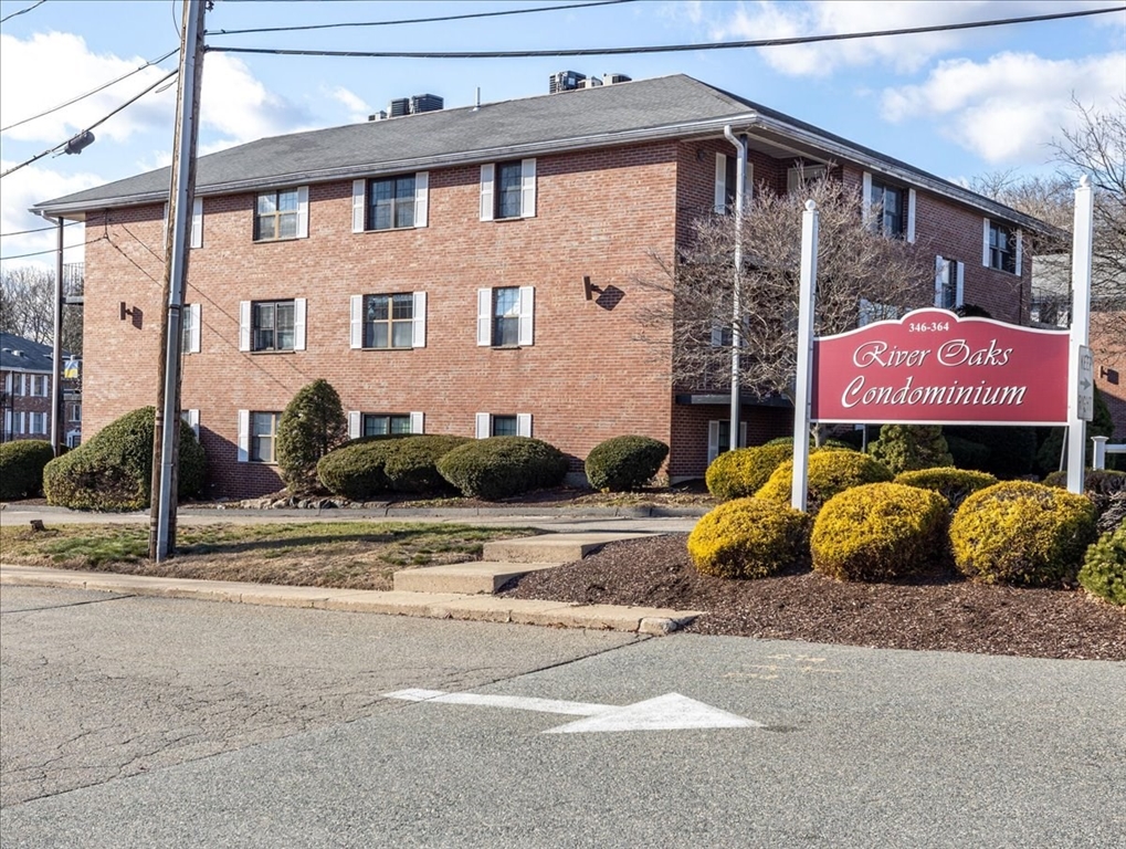 360 Neponset Street, Canton, Massachusetts, 2 Bedrooms Bedrooms, 5 Rooms Rooms,1 BathroomBathrooms,Residential Lease,For Rent,Neponset Street,73543168