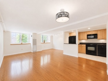 200 Market St, Lowell, Massachusetts, 2 Bedrooms Bedrooms, 5 Rooms Rooms,1.5 BathroomsBathrooms,Residential Lease,For Rent,Market St,73543173