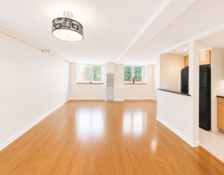 200 Market St, Lowell, Massachusetts, 2 Bedrooms Bedrooms, 4 Rooms Rooms,1.5 BathroomsBathrooms,Residential,For Sale,Market St,73543172