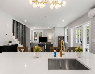 59 Perrin St, Boston, Massachusetts, 9 Bedrooms Bedrooms, 18 Rooms Rooms,5.5 BathroomsBathrooms,Residential Income,For Sale,Perrin St,73543177