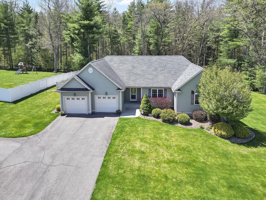 8 Carla Ln, Wilbraham, Massachusetts, 3 Bedrooms Bedrooms, 6 Rooms Rooms,2 BathroomsBathrooms,Residential,For Sale,Carla Ln,73509603