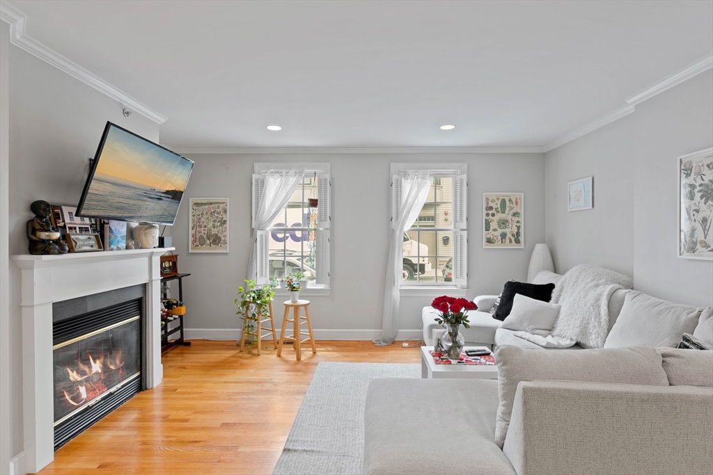 57 Bartlett Street, Boston, Massachusetts, 2 Bedrooms Bedrooms, 4 Rooms Rooms,1 BathroomBathrooms,Residential Lease,For Rent,Bartlett Street,73534774