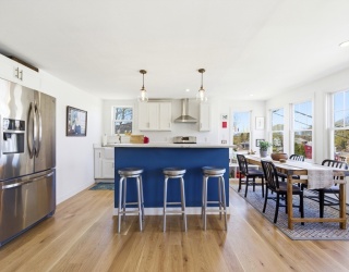 27 Gee Avenue, Gloucester, Massachusetts, 2 Bedrooms Bedrooms, 4 Rooms Rooms,1 BathroomBathrooms,Residential,For Sale,Gee Avenue,73509246