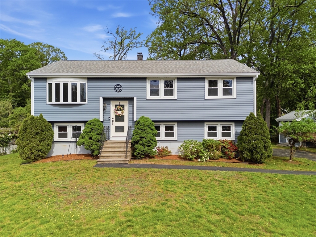 6 Valerie Ave, Billerica, Massachusetts, 4 Bedrooms Bedrooms, 7 Rooms Rooms,2 BathroomsBathrooms,Residential,For Sale,Valerie Ave,73524242