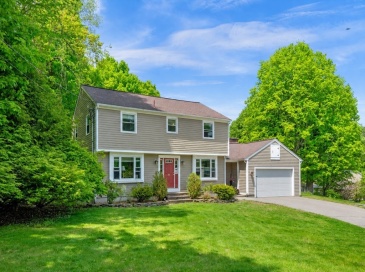93 High St, Chelmsford, Massachusetts, 4 Bedrooms Bedrooms, 8 Rooms Rooms,2.5 BathroomsBathrooms,Residential,For Sale,High St,73523877