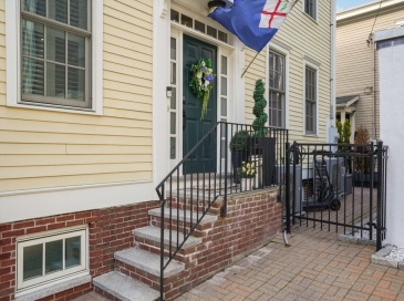127 High St, Boston, Massachusetts, 4 Bedrooms Bedrooms, 7 Rooms Rooms,3 BathroomsBathrooms,Residential,For Sale,High St,73517979