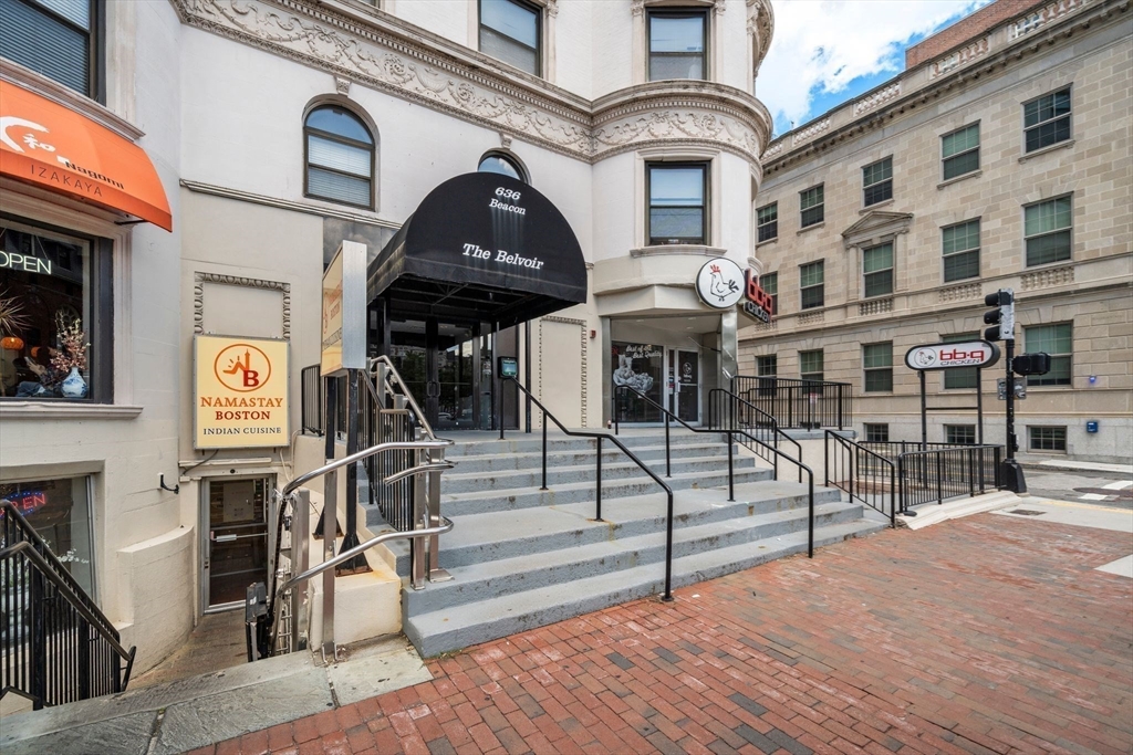 636 Beacon St, Boston, Massachusetts, 1 Bedroom Bedrooms, 3 Rooms Rooms,1 BathroomBathrooms,Residential,For Sale,Beacon St,73543204