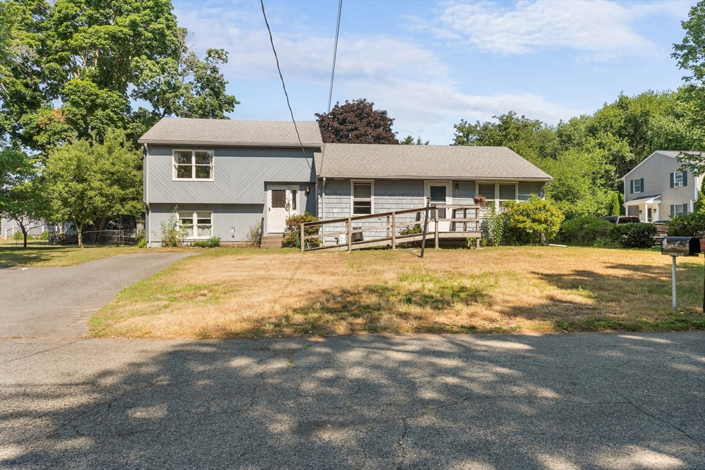 48 Westbrook Dr, Seekonk, Massachusetts, 2 Bedrooms Bedrooms, 6 Rooms Rooms,2 BathroomsBathrooms,Residential,For Sale,Westbrook Dr,73543206