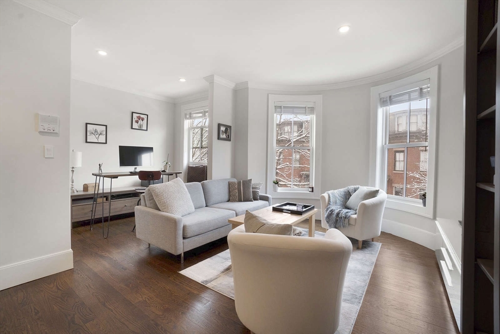 158 West Newton Street, Boston, Massachusetts, 1 Bedroom Bedrooms, 4 Rooms Rooms,1 BathroomBathrooms,Residential Lease,For Rent,West Newton Street,73543208