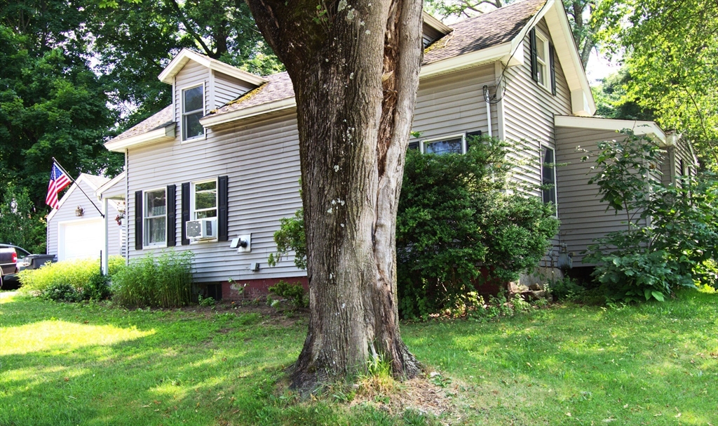 41 Worcester Street, Grafton, Massachusetts, 3 Bedrooms Bedrooms, 6 Rooms Rooms,1 BathroomBathrooms,Residential,For Sale,Worcester Street,73543247