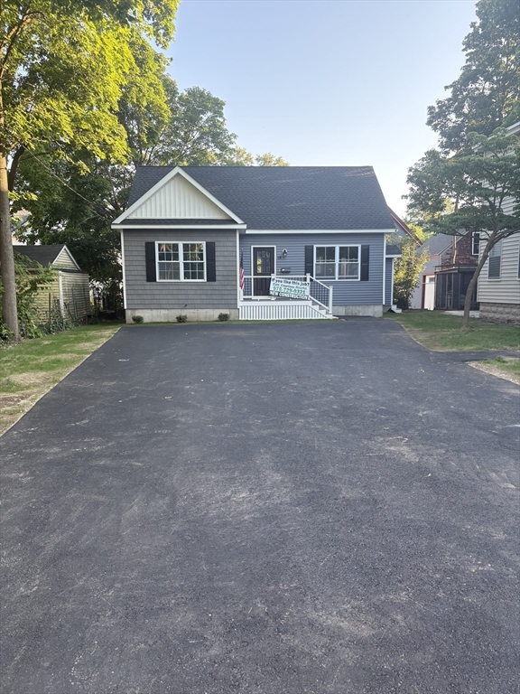 18 Upham, Lowell, Massachusetts, 2 Bedrooms Bedrooms, 4 Rooms Rooms,1 BathroomBathrooms,Residential Lease,For Rent,Upham,73543216