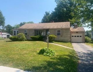 227 Greeley St, Clinton, Massachusetts, 2 Bedrooms Bedrooms, 6 Rooms Rooms,1 BathroomBathrooms,Residential,For Sale,Greeley St,73543255