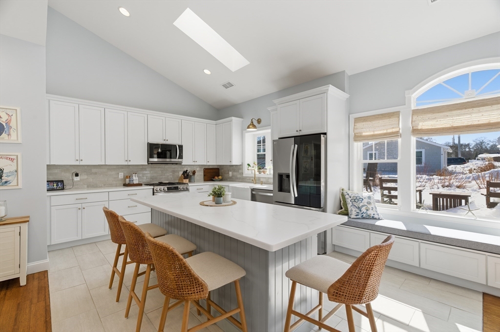 73 Congdon St, Narragansett, Rhode Island, 3 Bedrooms Bedrooms, 7 Rooms Rooms,2.5 BathroomsBathrooms,Residential,For Sale,Congdon St,73543267