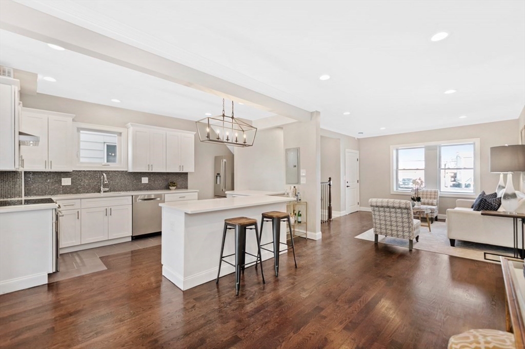 15 Richard St, Malden, Massachusetts, 2 Bedrooms Bedrooms, 4 Rooms Rooms,2 BathroomsBathrooms,Residential Lease,For Rent,Richard St,73543229