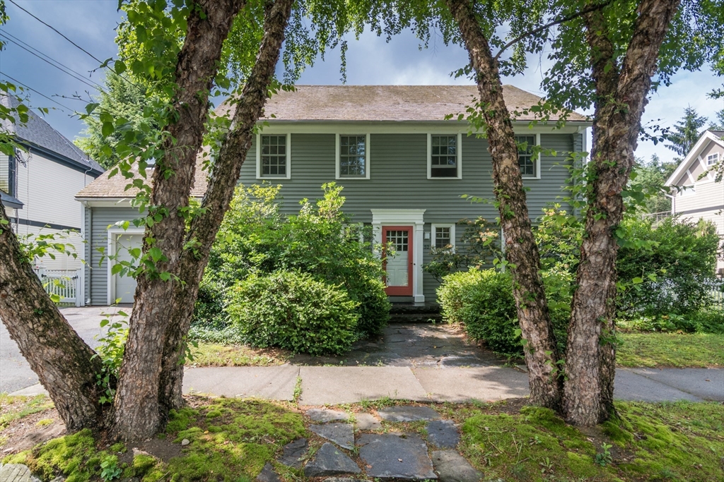 52 Ward Ave, Northampton, Massachusetts, 5 Bedrooms Bedrooms, 10 Rooms Rooms,2.5 BathroomsBathrooms,Residential,For Sale,Ward Ave,73543271