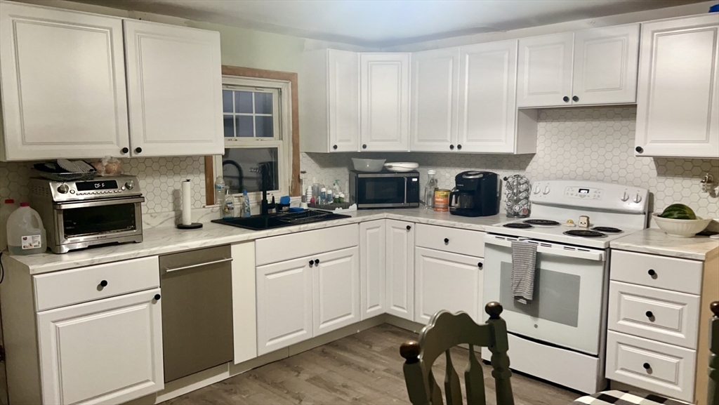 600 Randolph, Abington, Massachusetts, 2 Bedrooms Bedrooms, 5 Rooms Rooms,1 BathroomBathrooms,Residential,For Sale,Randolph,73543221