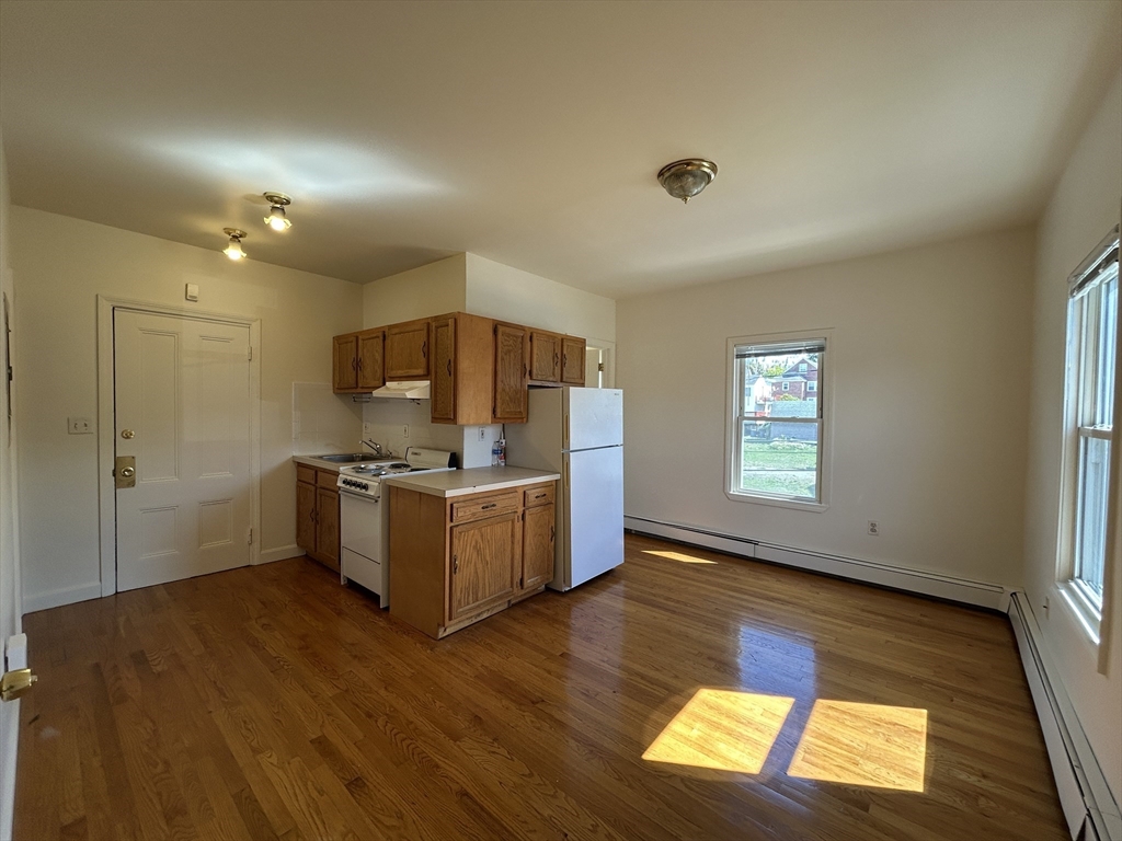 11 Snow St, Boston, Massachusetts, 2 Bedrooms Bedrooms, 4 Rooms Rooms,1 BathroomBathrooms,Residential Lease,For Rent,Snow St,73543298