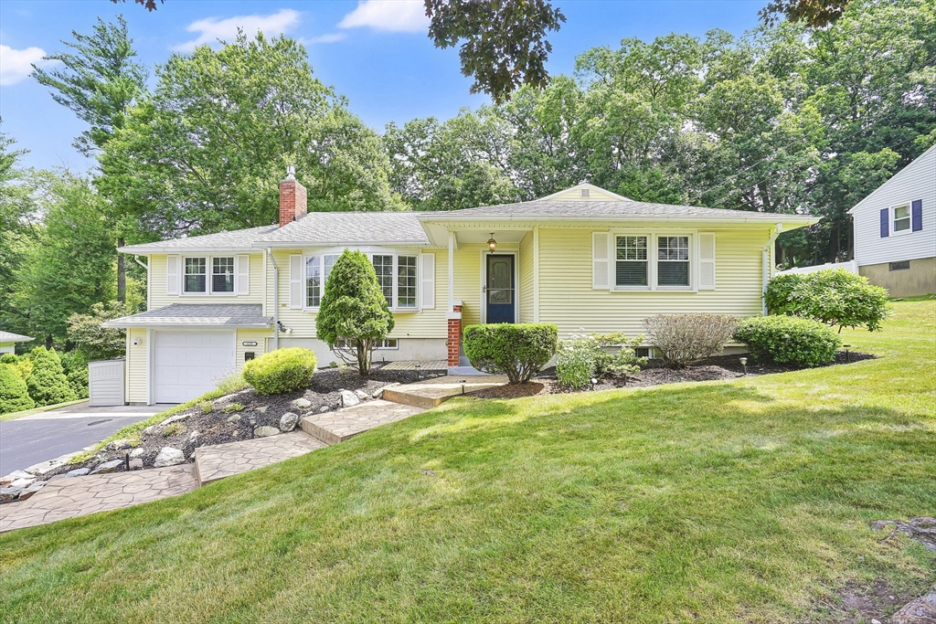 125 East Allen Ridge Road, Springfield, Massachusetts, 3 Bedrooms Bedrooms, 6 Rooms Rooms,1.5 BathroomsBathrooms,Residential,For Sale,East Allen Ridge Road,73543322