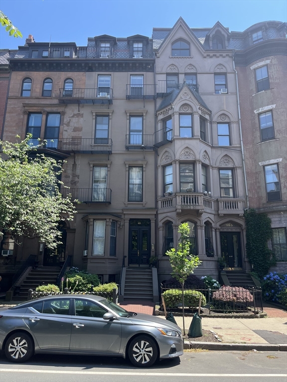 163 Beacon Street, Boston, Massachusetts, 3 Rooms Rooms,1 BathroomBathrooms,Residential Lease,For Rent,Beacon Street,73543343