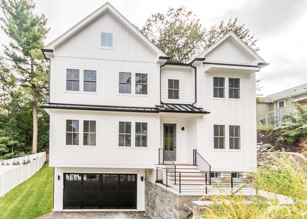 22 Irene Circle, Waltham, Massachusetts, 4 Bedrooms Bedrooms, 10 Rooms Rooms,4.5 BathroomsBathrooms,Residential,For Sale,Irene Circle,73543342