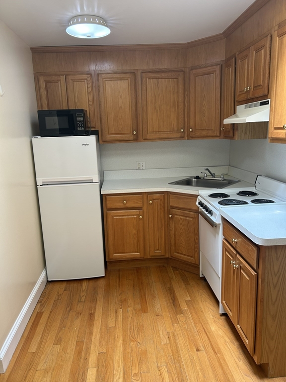 2 Winchester Place, Winchester, Massachusetts, 1 Bedroom Bedrooms, 1 Room Rooms,1 BathroomBathrooms,Residential Lease,For Rent,Winchester Place,73543351