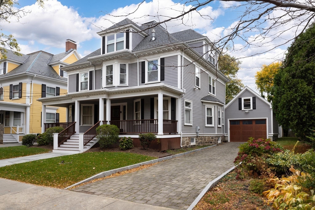 123 Centre Street, Brookline, Massachusetts, 5 Bedrooms Bedrooms, 10 Rooms Rooms,4.5 BathroomsBathrooms,Residential,For Sale,Centre Street,73483015
