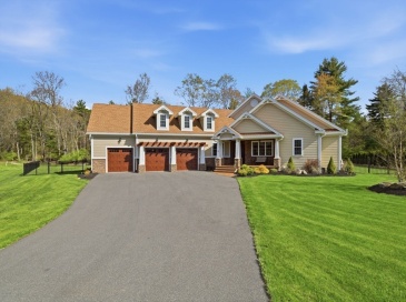 8 Fitch Farm Way, Southampton, Massachusetts, 4 Bedrooms Bedrooms, 8 Rooms Rooms,3.5 BathroomsBathrooms,Residential,For Sale,Fitch Farm Way,73513423