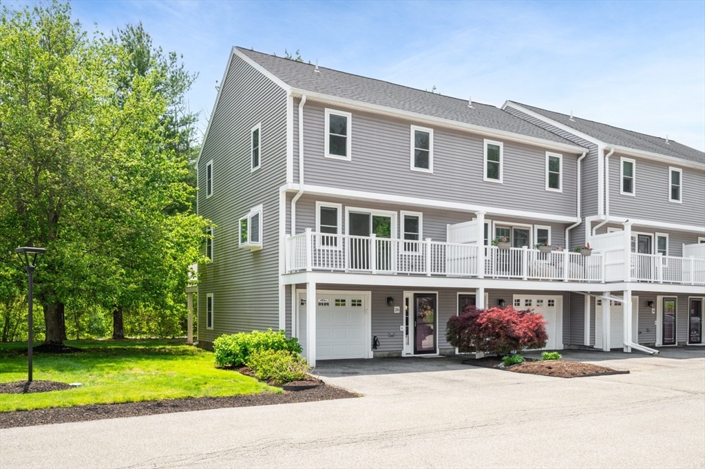 22 Collins St, Danvers, Massachusetts, 2 Bedrooms Bedrooms, 4 Rooms Rooms,1.5 BathroomsBathrooms,Residential,For Sale,Collins St,73528017