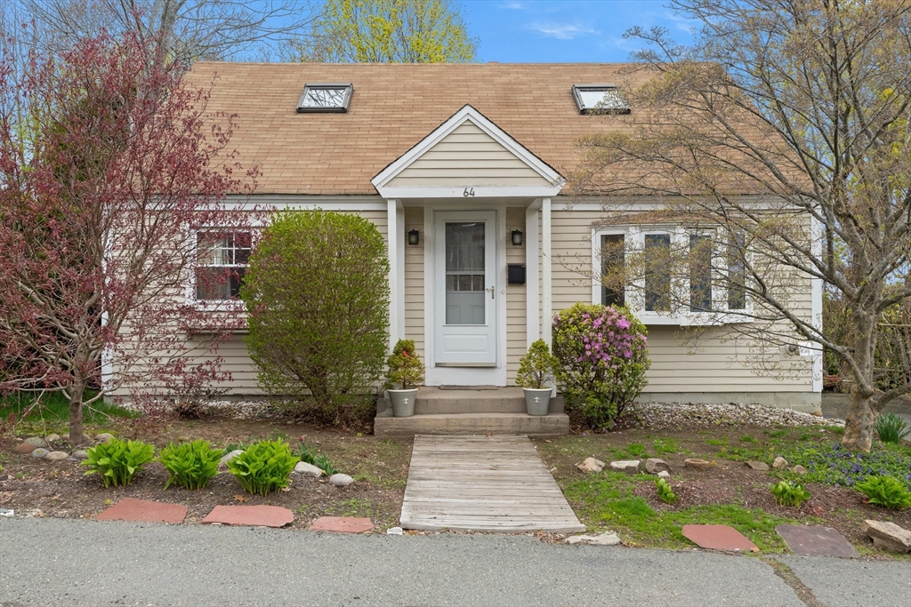 64 High St, Rockport, Massachusetts, 4 Bedrooms Bedrooms, 7 Rooms Rooms,2 BathroomsBathrooms,Residential,For Sale,High St,73513809