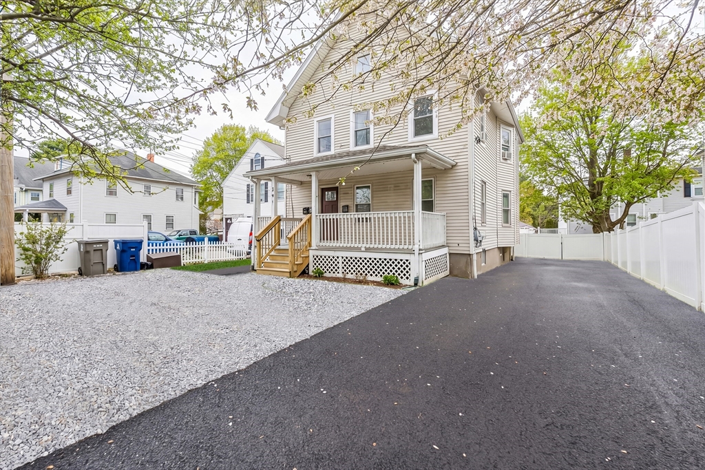 391 Concord Street, Framingham, Massachusetts, 4 Bedrooms Bedrooms, 13 Rooms Rooms,3 BathroomsBathrooms,Residential Income,For Sale,Concord Street,73515452