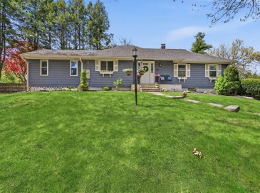 34 Homestead Rd, Lynnfield, Massachusetts, 3 Bedrooms Bedrooms, 6 Rooms Rooms,1 BathroomBathrooms,Residential,For Sale,Homestead Rd,73515783