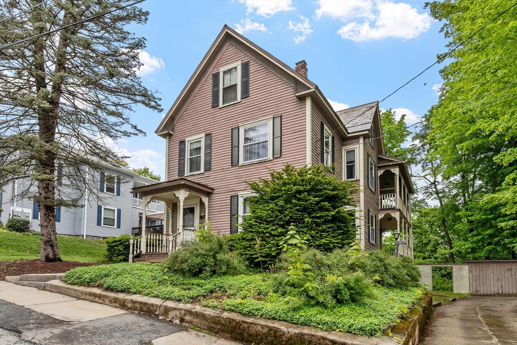 15 Winter St., Leominster, Massachusetts, 4 Bedrooms Bedrooms, 10 Rooms Rooms,2 BathroomsBathrooms,Residential Income,For Sale,Winter St.,73520210