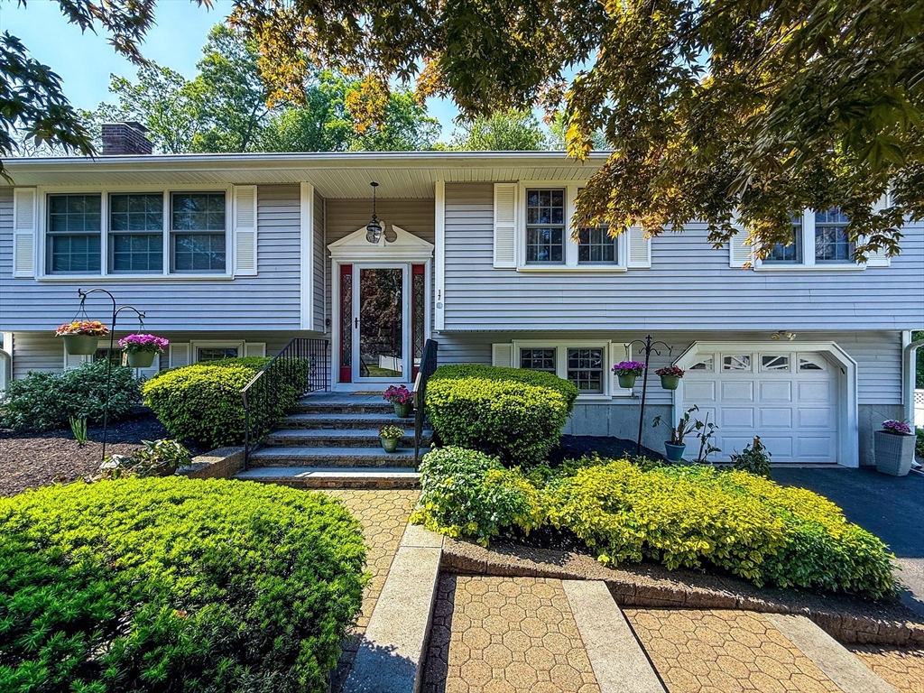 17 Robin Rd, Milford, Massachusetts, 3 Bedrooms Bedrooms, 6 Rooms Rooms,2 BathroomsBathrooms,Residential,For Sale,Robin Rd,73521904
