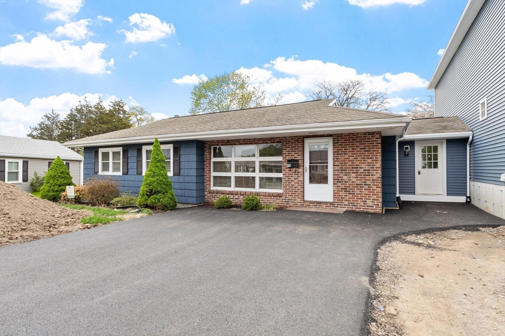 20 Greystone Ave, Haverhill, Massachusetts, 4 Bedrooms Bedrooms, 6 Rooms Rooms,1 BathroomBathrooms,Residential,For Sale,Greystone Ave,73514776